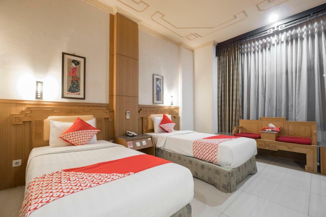 Oyo 821 Hotel Dinasti Makassar Esterno foto