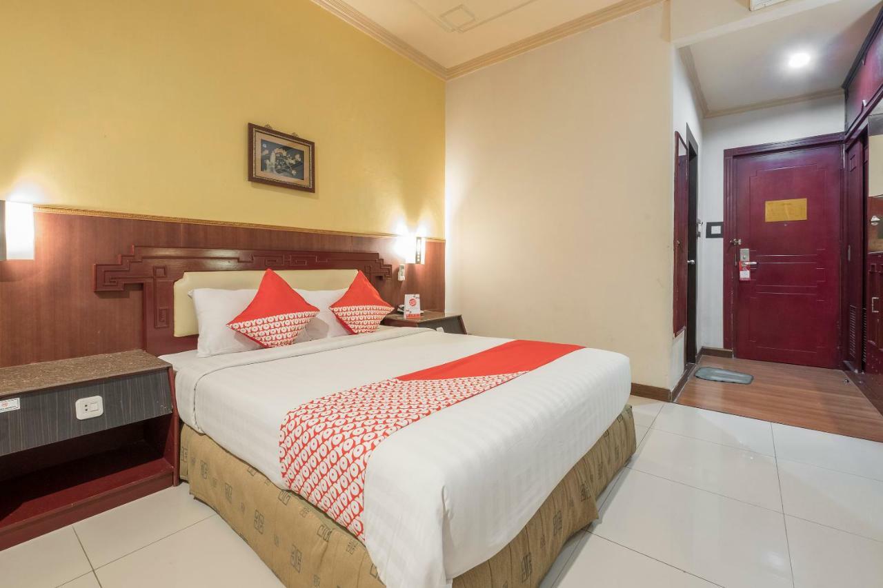 Oyo 821 Hotel Dinasti Makassar Esterno foto