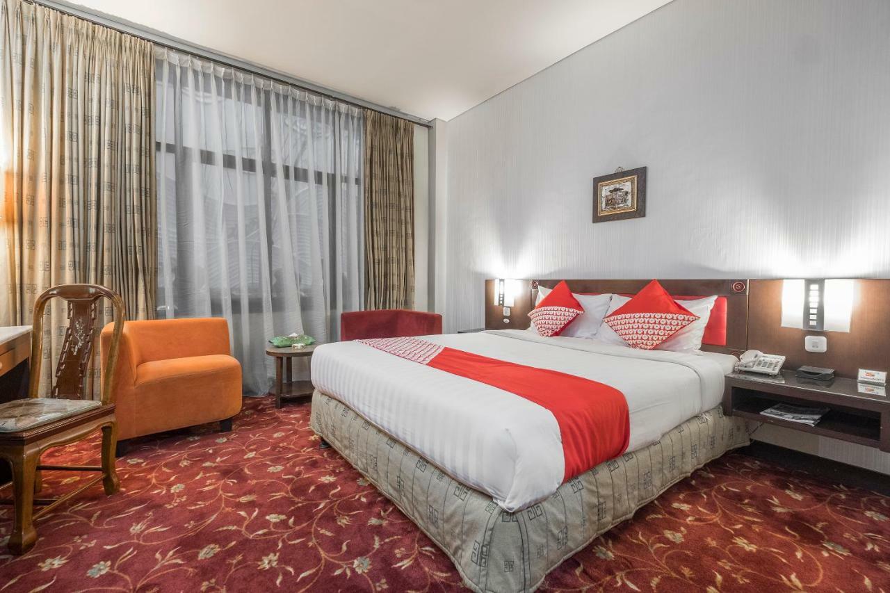 Oyo 821 Hotel Dinasti Makassar Esterno foto