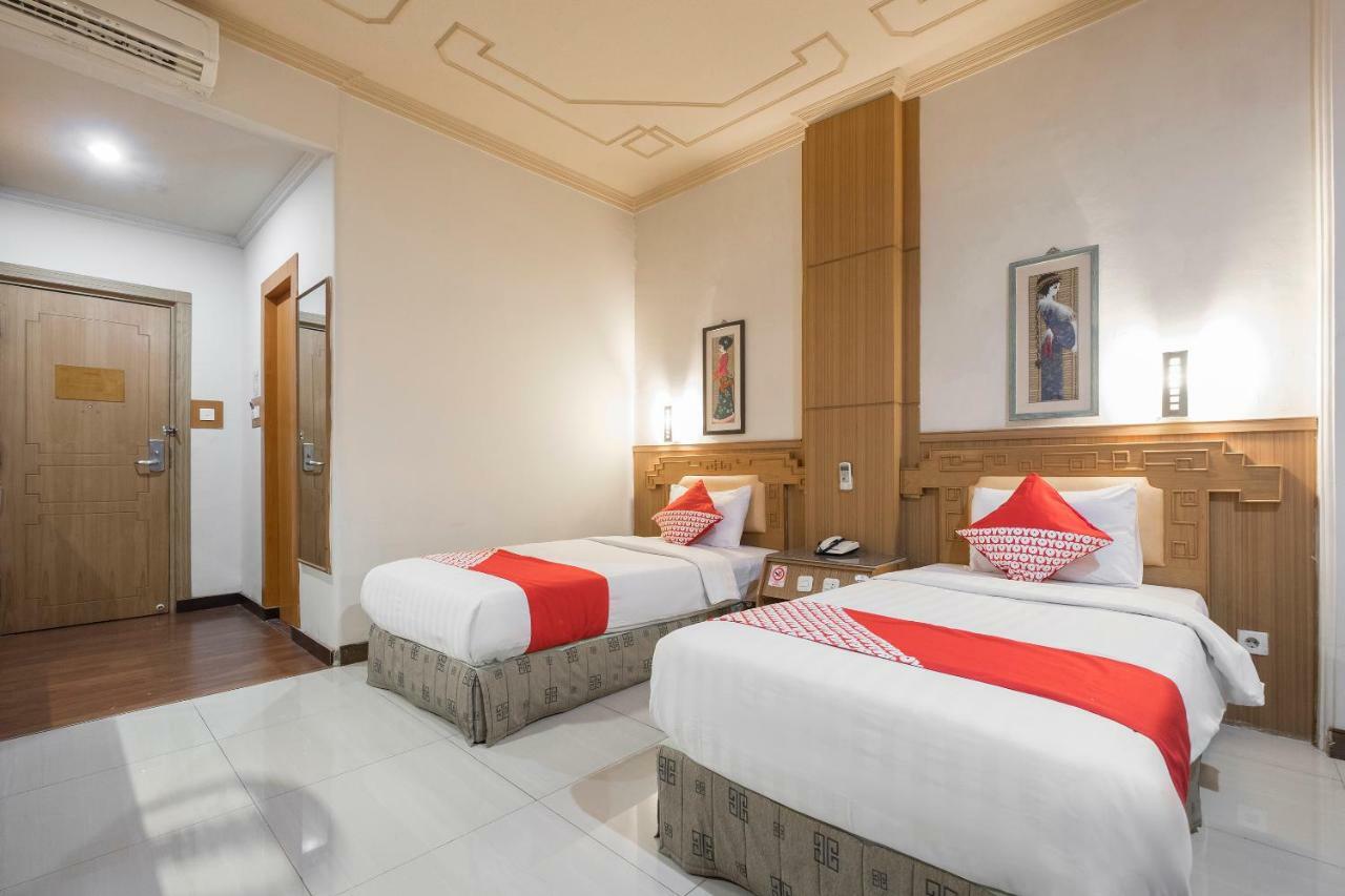 Oyo 821 Hotel Dinasti Makassar Esterno foto