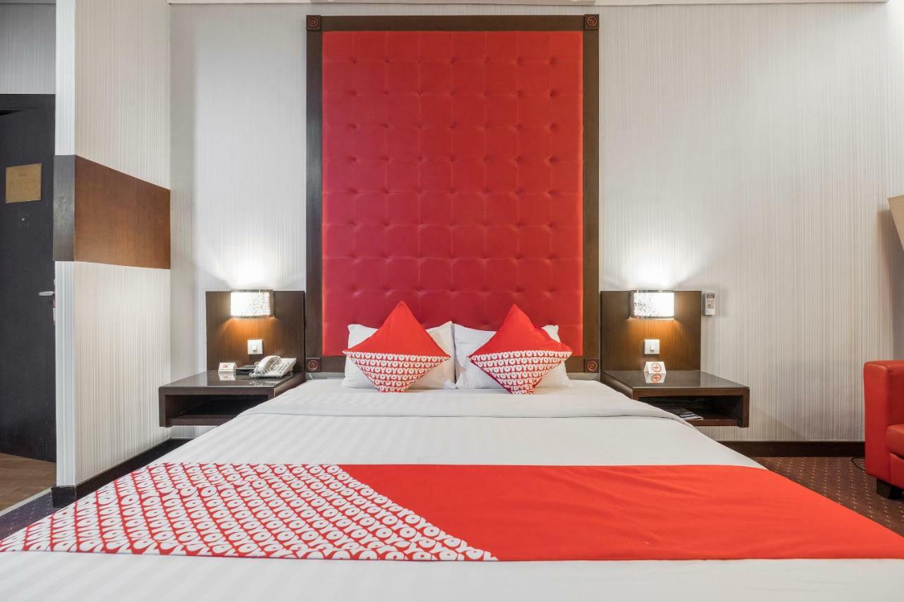 Oyo 821 Hotel Dinasti Makassar Esterno foto
