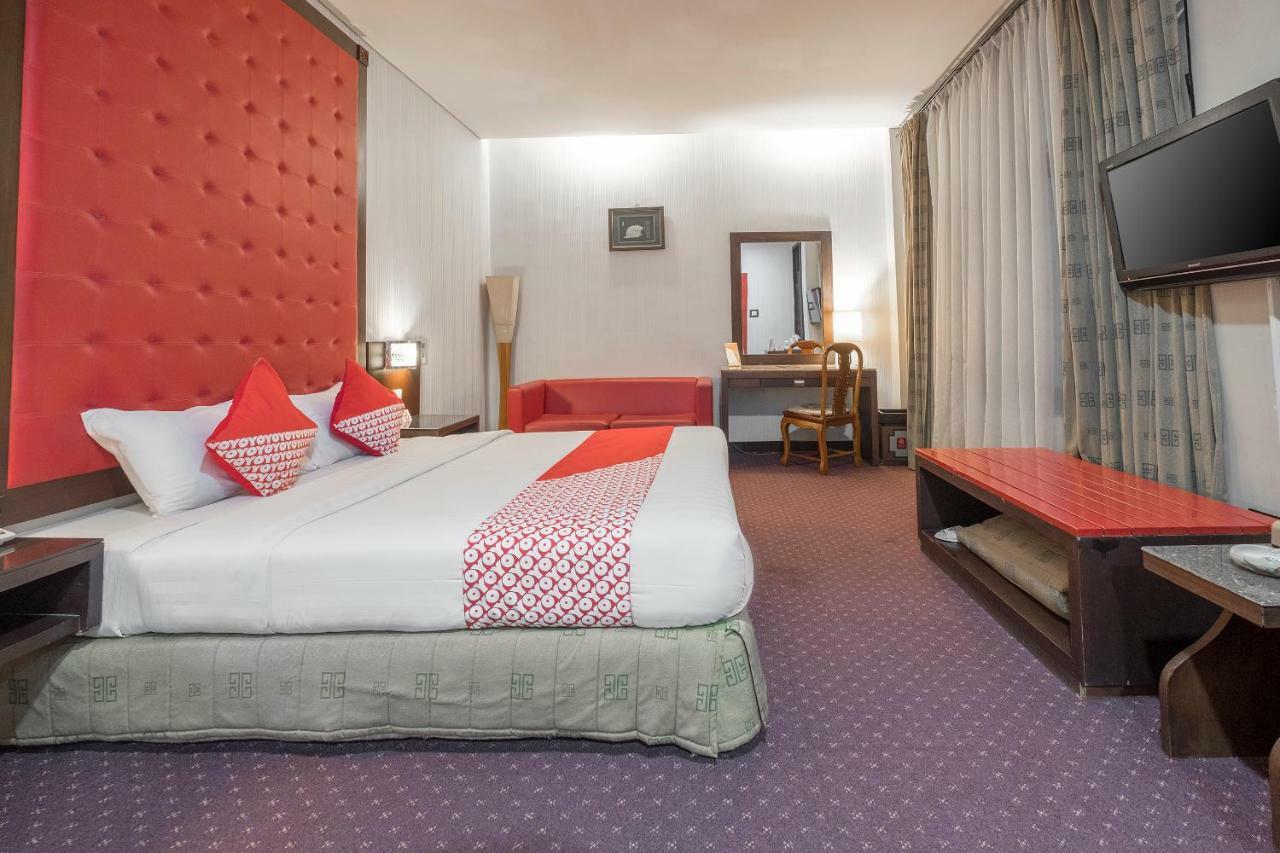 Oyo 821 Hotel Dinasti Makassar Esterno foto