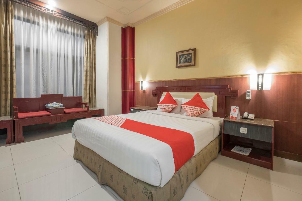 Oyo 821 Hotel Dinasti Makassar Esterno foto