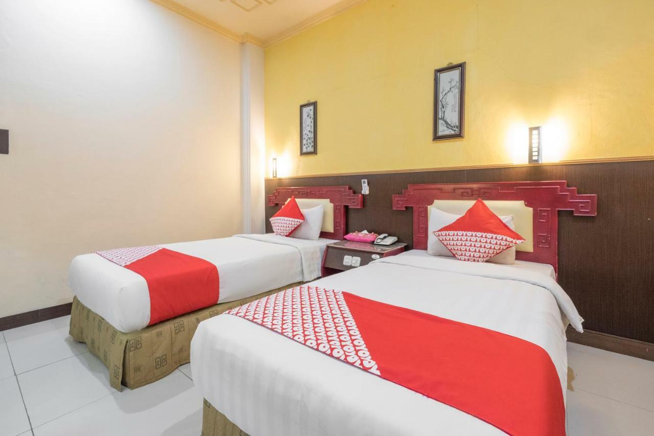 Oyo 821 Hotel Dinasti Makassar Esterno foto