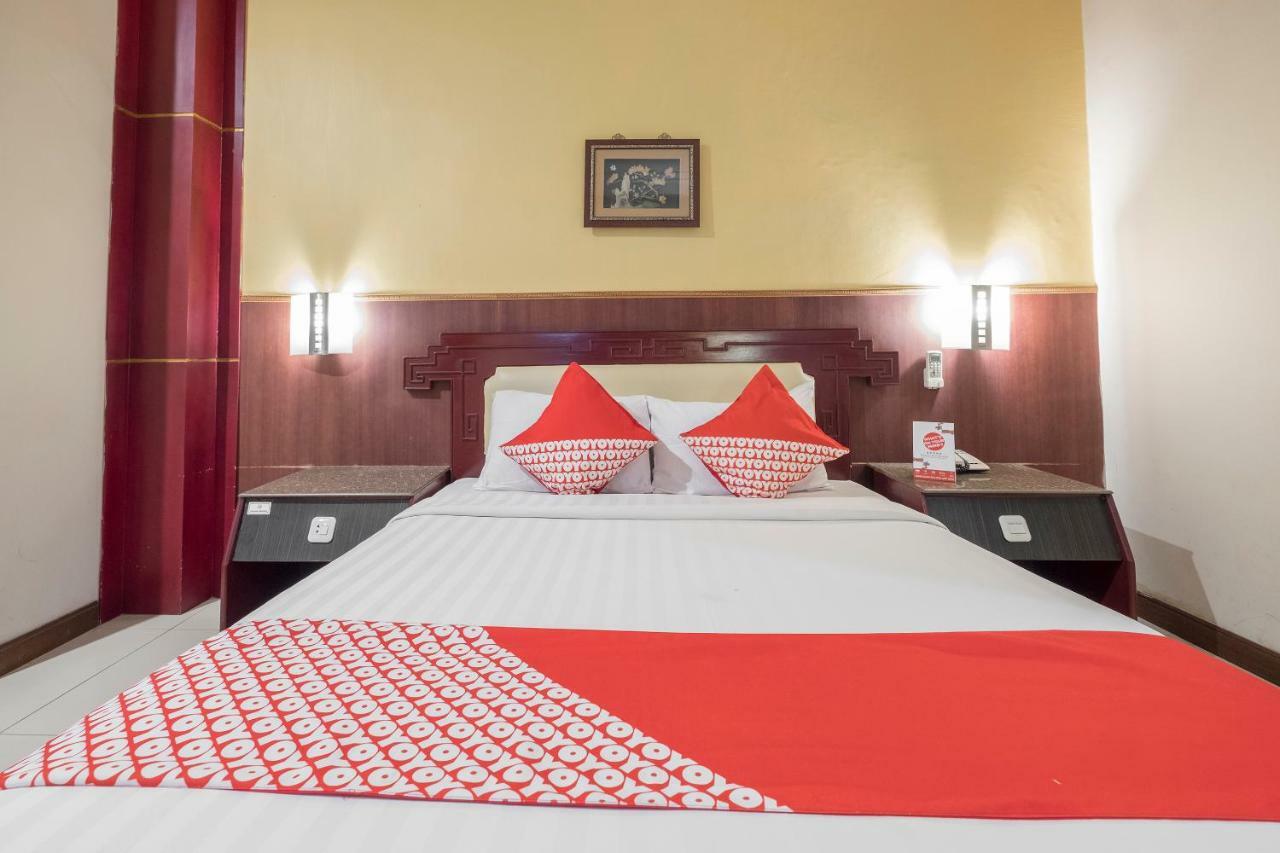 Oyo 821 Hotel Dinasti Makassar Esterno foto