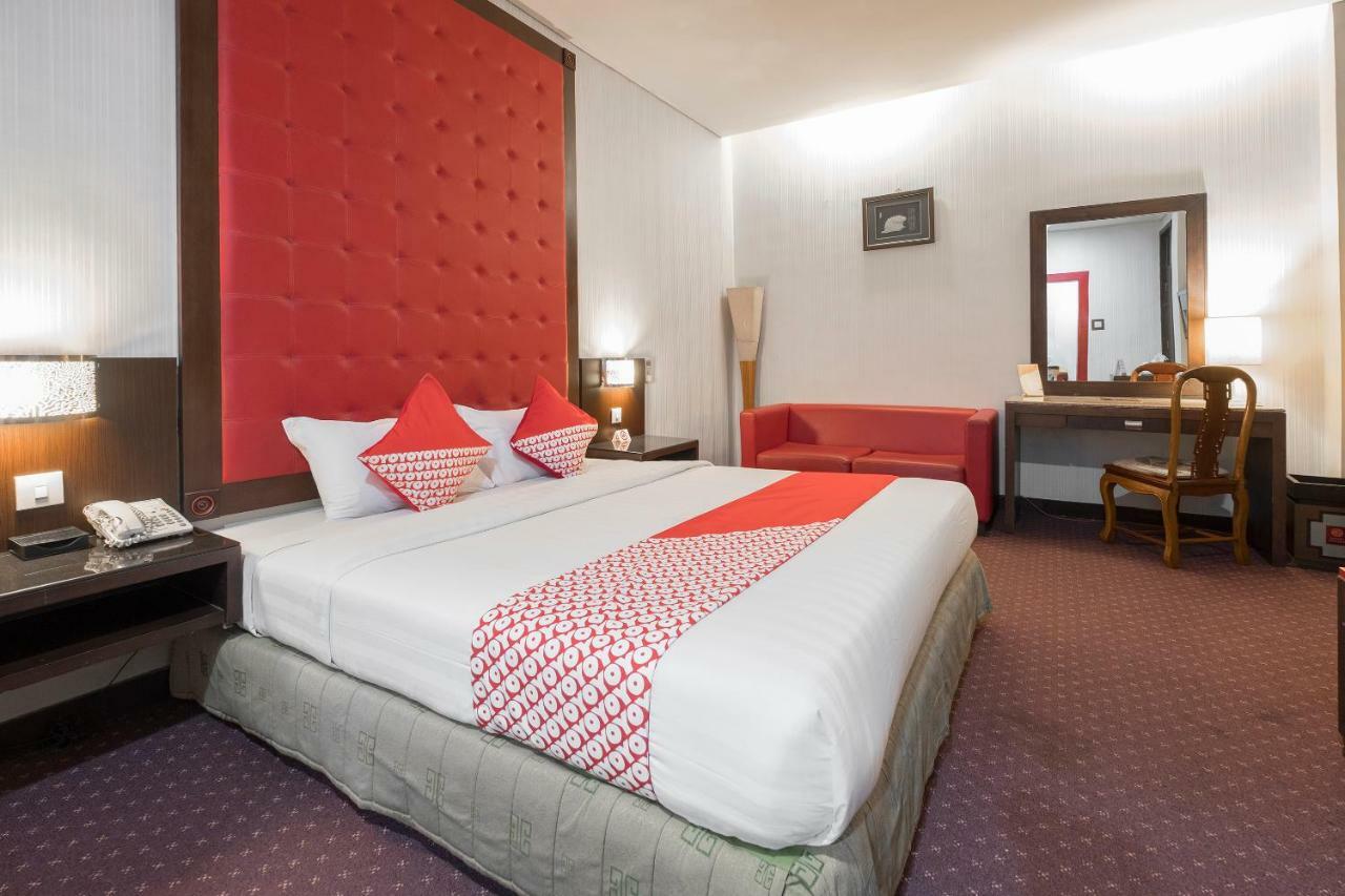 Oyo 821 Hotel Dinasti Makassar Esterno foto