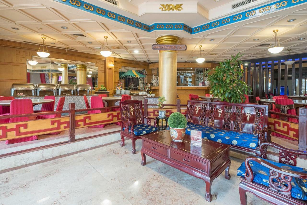 Oyo 821 Hotel Dinasti Makassar Esterno foto