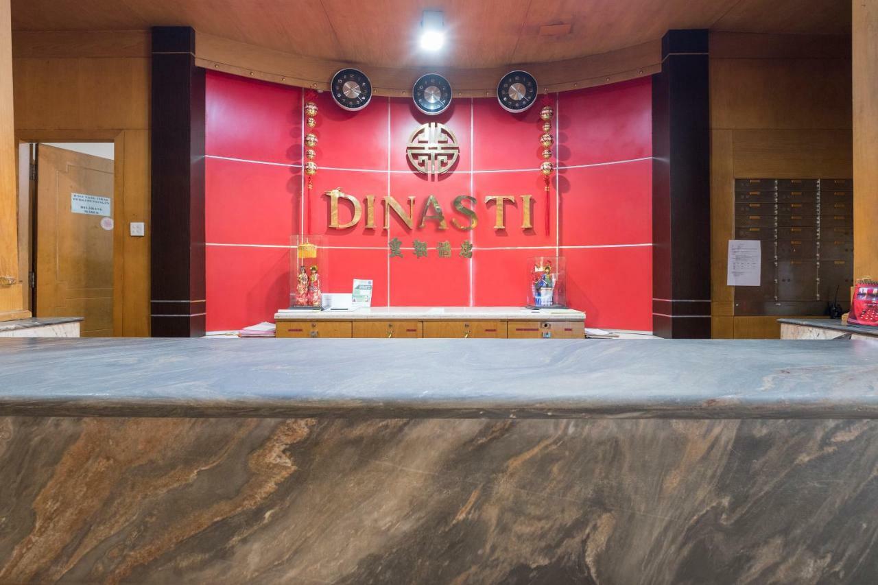 Oyo 821 Hotel Dinasti Makassar Esterno foto