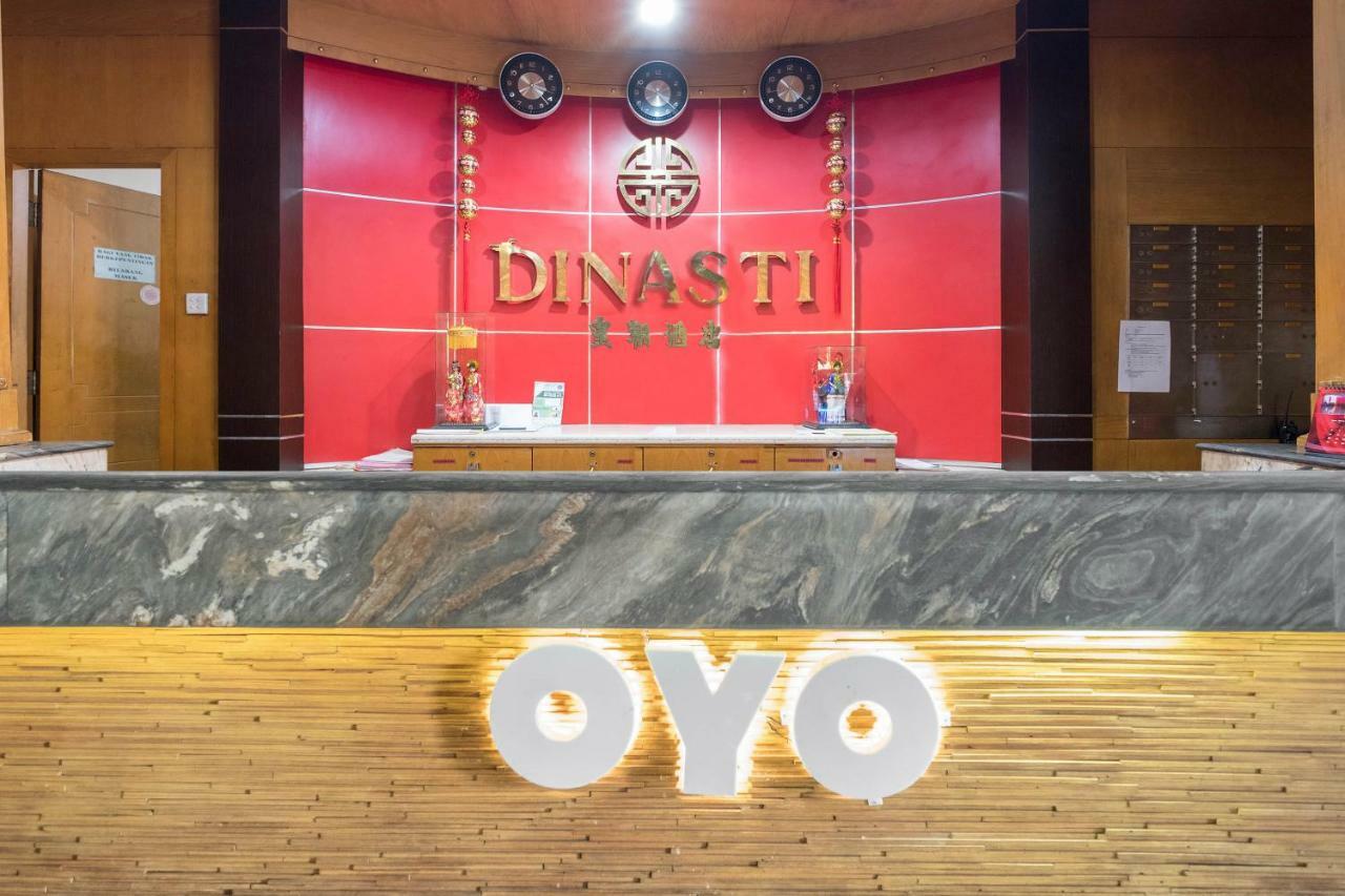 Oyo 821 Hotel Dinasti Makassar Esterno foto