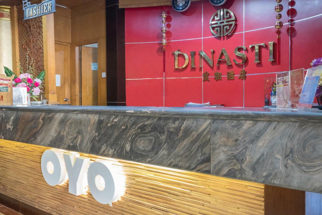 Oyo 821 Hotel Dinasti Makassar Esterno foto