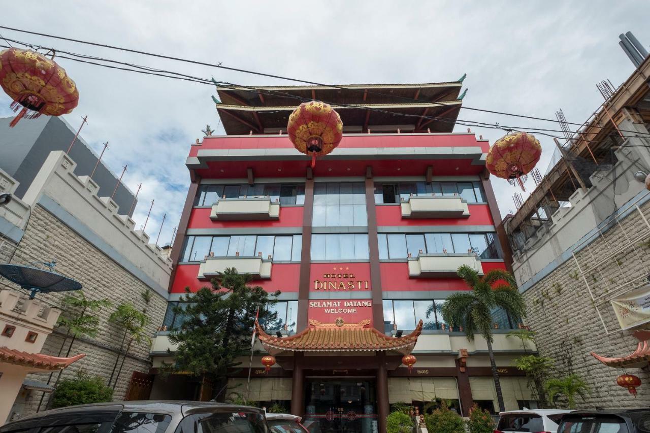 Oyo 821 Hotel Dinasti Makassar Esterno foto
